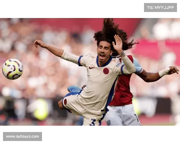 洛佩特吉比赛遭皮球爆头痛苦倒地全场震惊队医火速入场